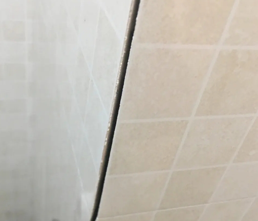 秀山瓷砖空鼓维修公司分享阳台瓷砖脱落的修复过程可以分为以下几个步骤
